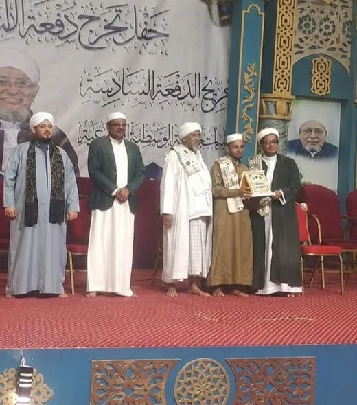 وفاءً للعطاء.. جامعة الوسطية تكرّم مؤسسة الصفوة للتنمية بعدن